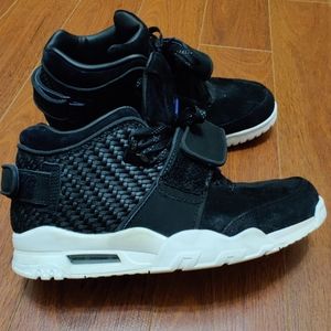 Nike Air Max Victor Cruz 9.5